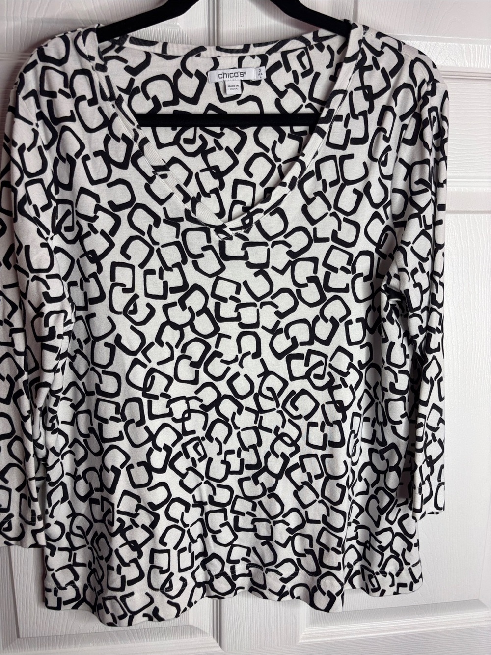 Chico's Black White Geometric Link Print V-Neck 3/4 Sleeve Top Size 2 / L